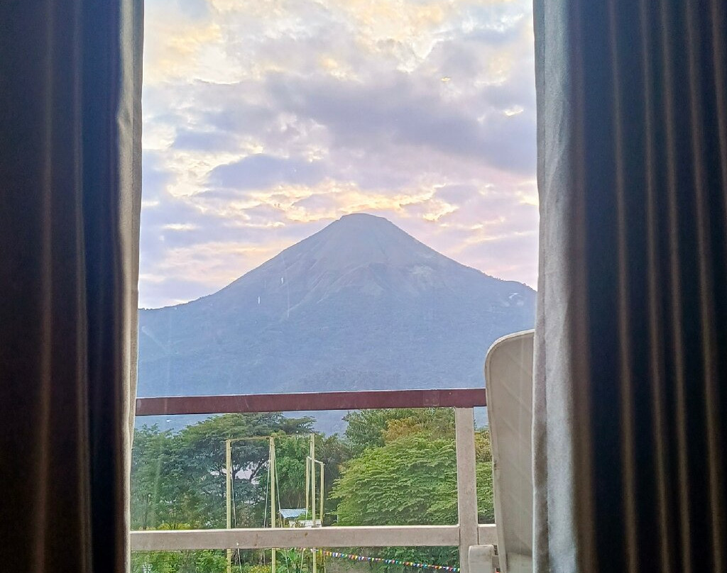 Royal Caravan Hotel & Outbound主图