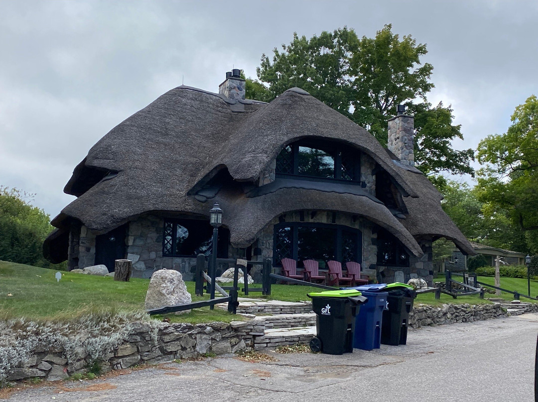 Mushroom House Tours景点图片