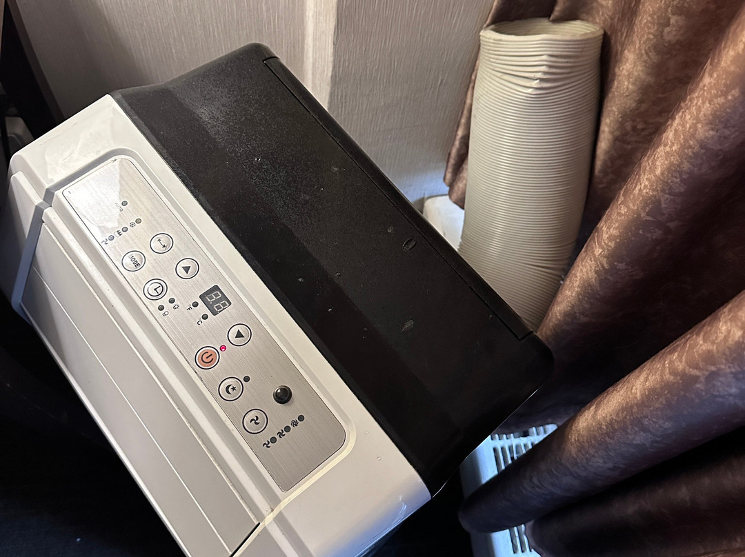 耶洛奈夫旅馆主图