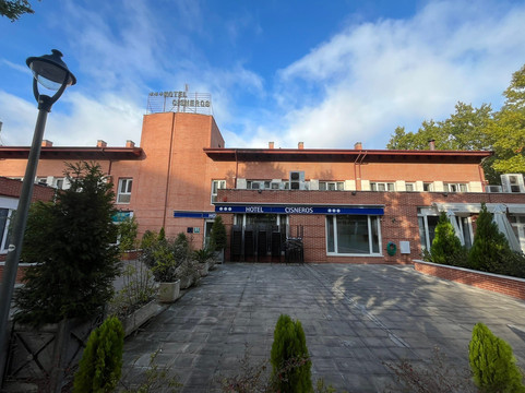 西斯内罗斯酒店主图