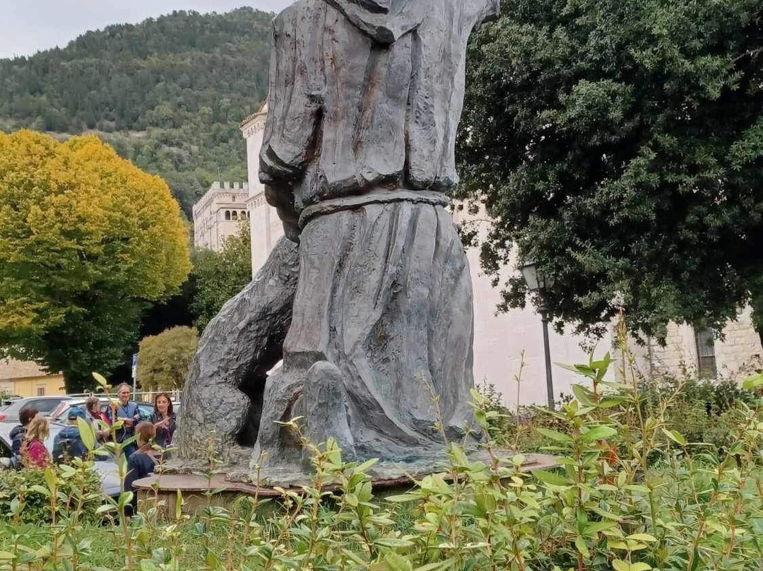 Monumento a San Francesco e il Lupo-古比奥必去景点