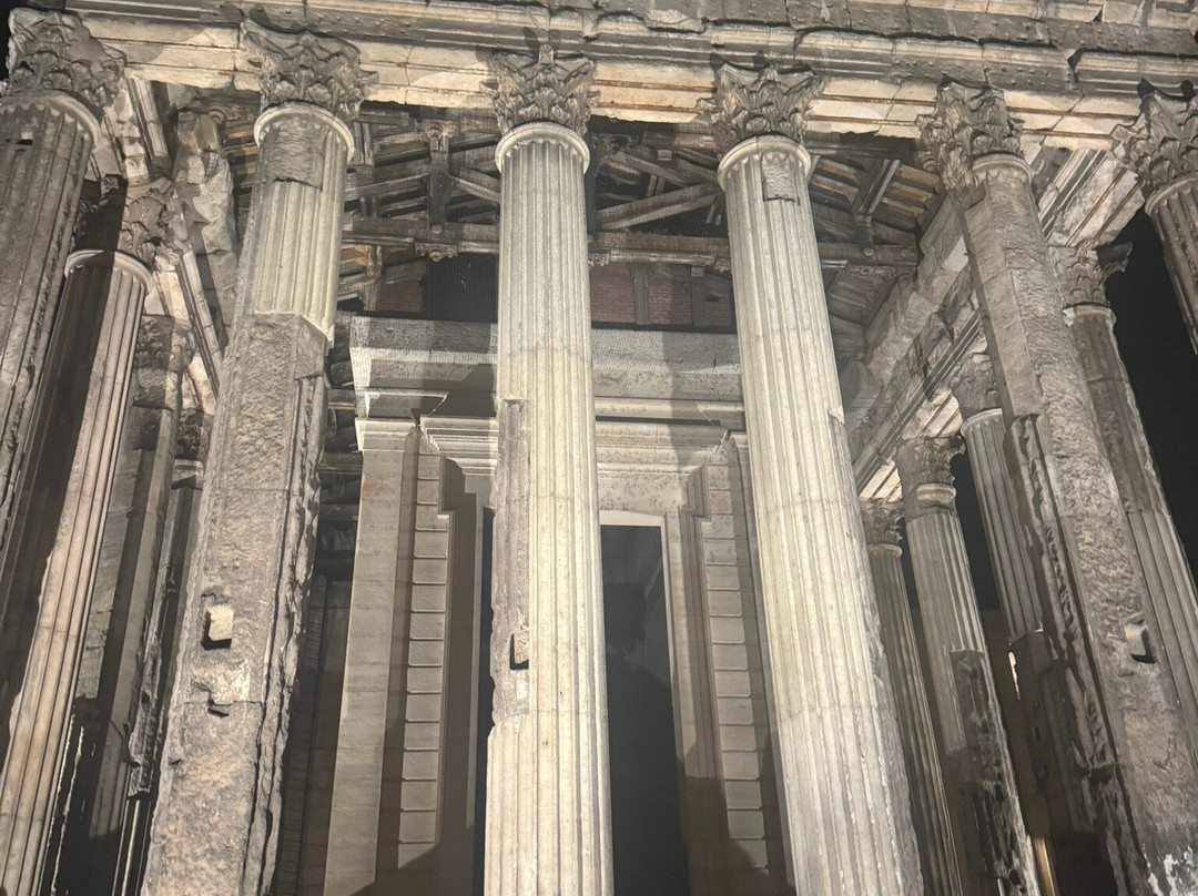 Temple d'Auguste et de Livie-维埃纳必去景点