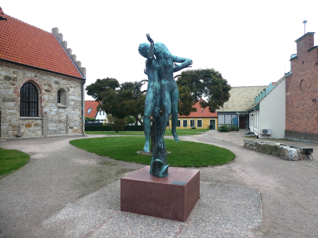Statyn ''systrarna''