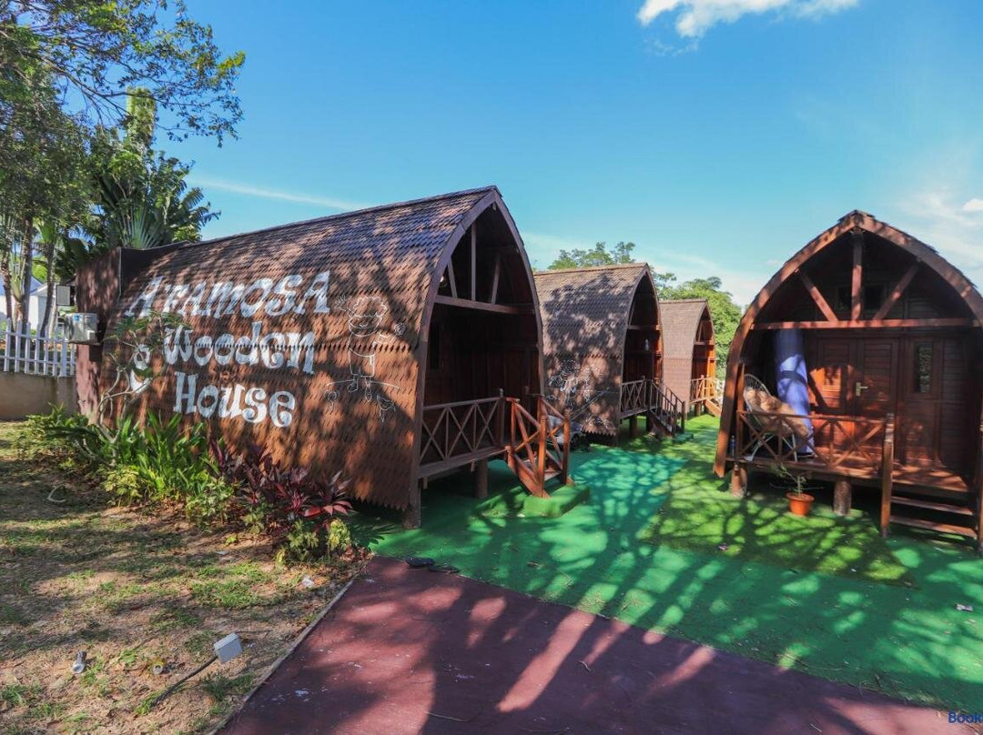 8 Wooden Inn