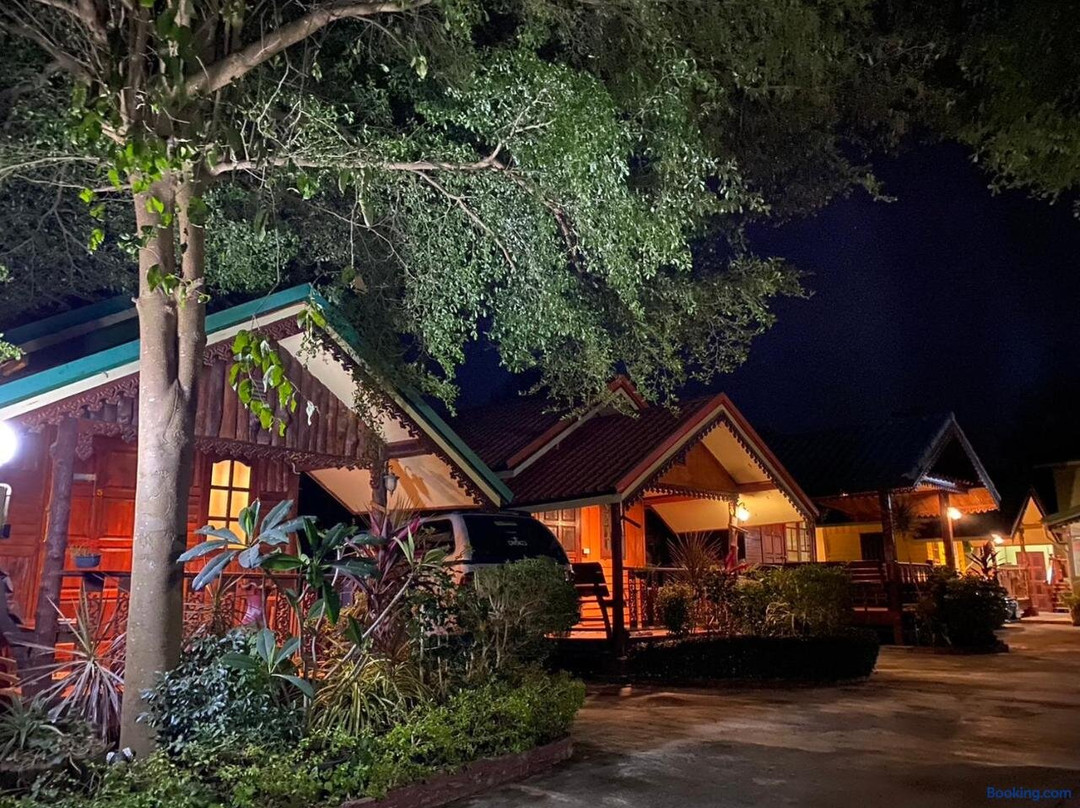 鲁安迈风情1号度假村