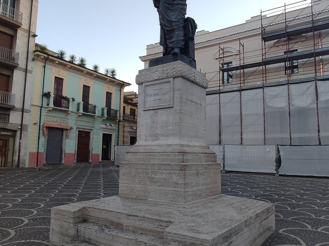 Statua di Ovidio-苏尔莫纳必去景点