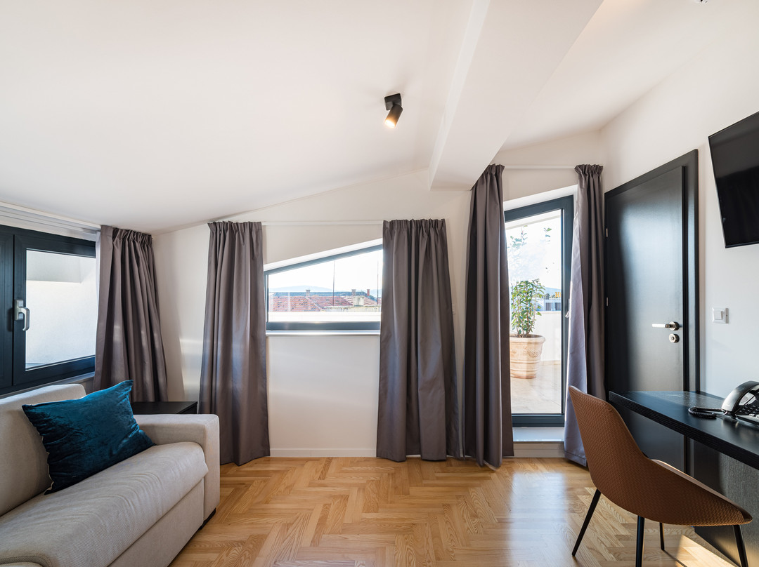 Miramare Hotel主图