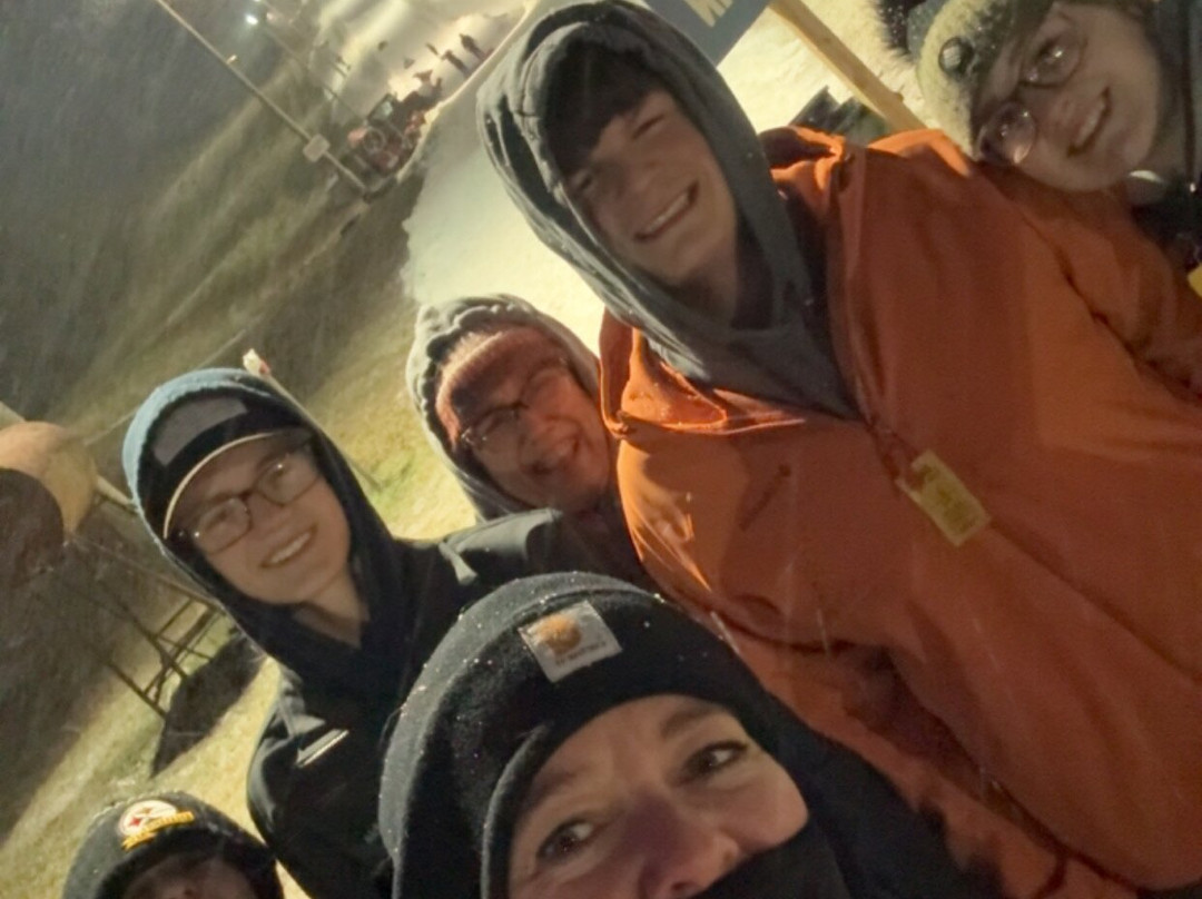 Valley's Edge Snow Tubing-New Paris必去景点