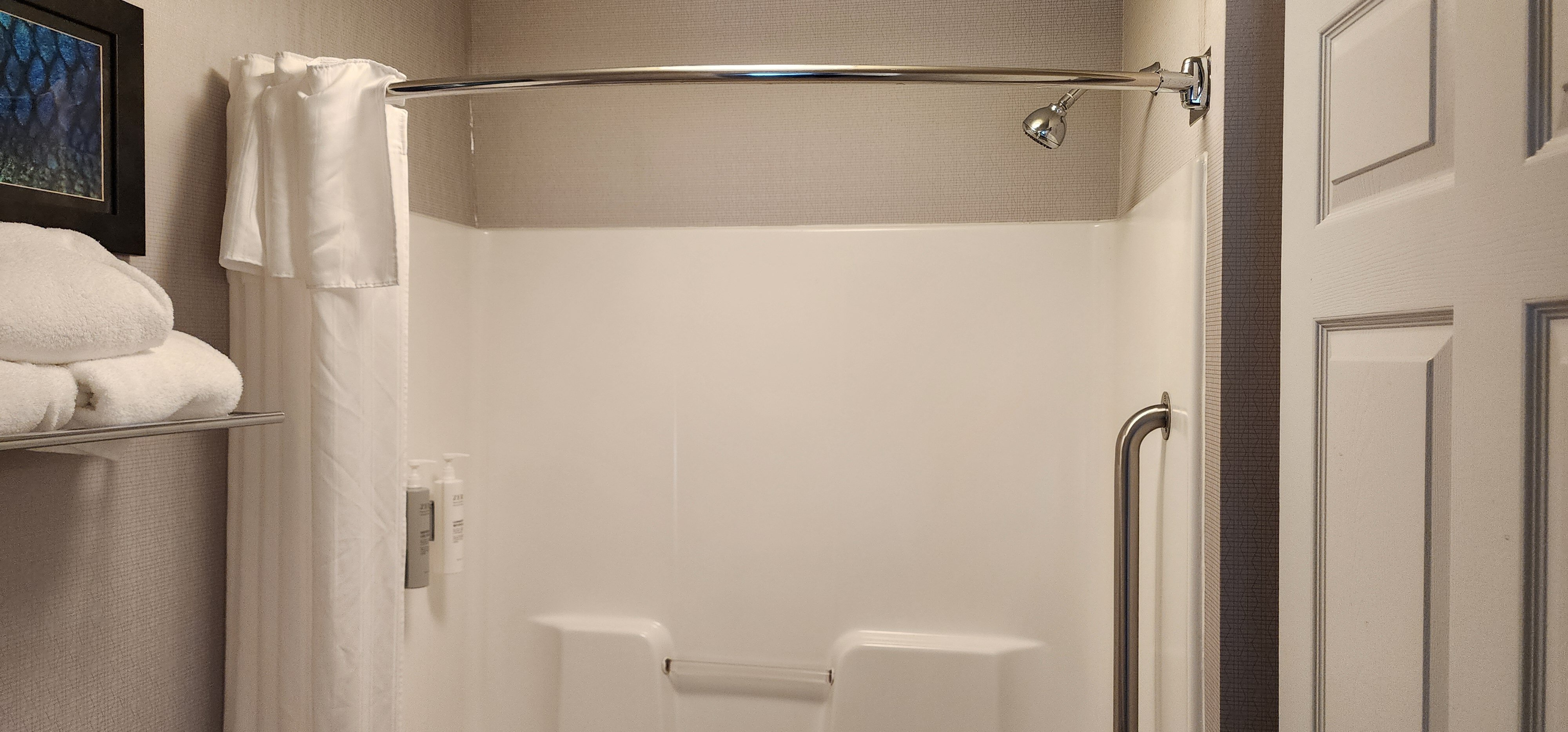 Homewood Suites by Hilton Erie-浴室