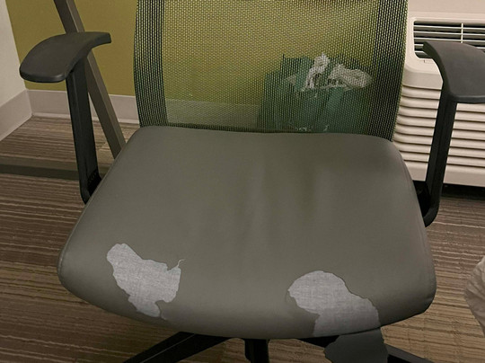 纽波特纽斯假日酒店及套房主图