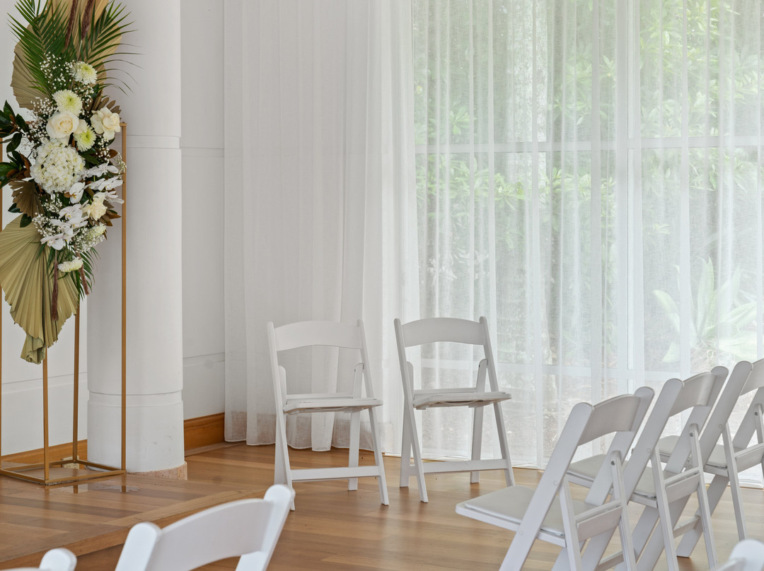 冲浪者天堂皇冠假日酒店主图