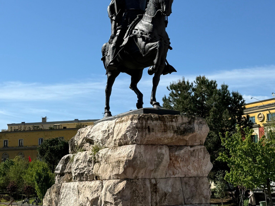 Skanderbeg Statue-地拉那必去景点