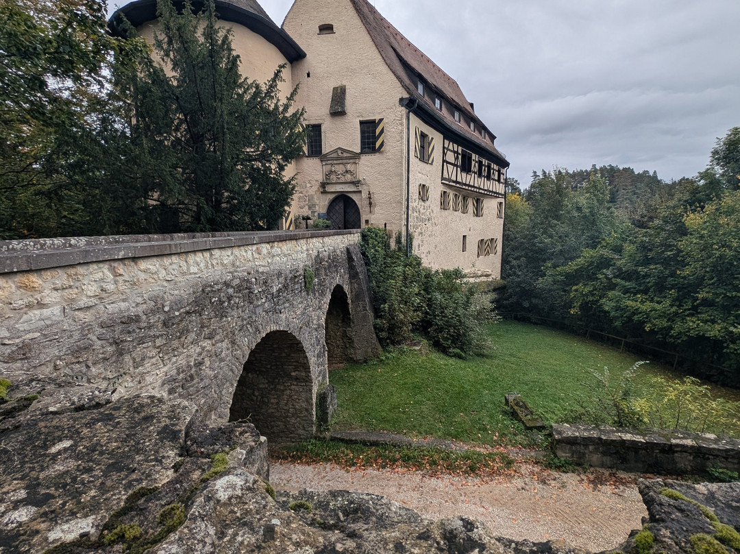 雷本斯汀布格酒店主图
