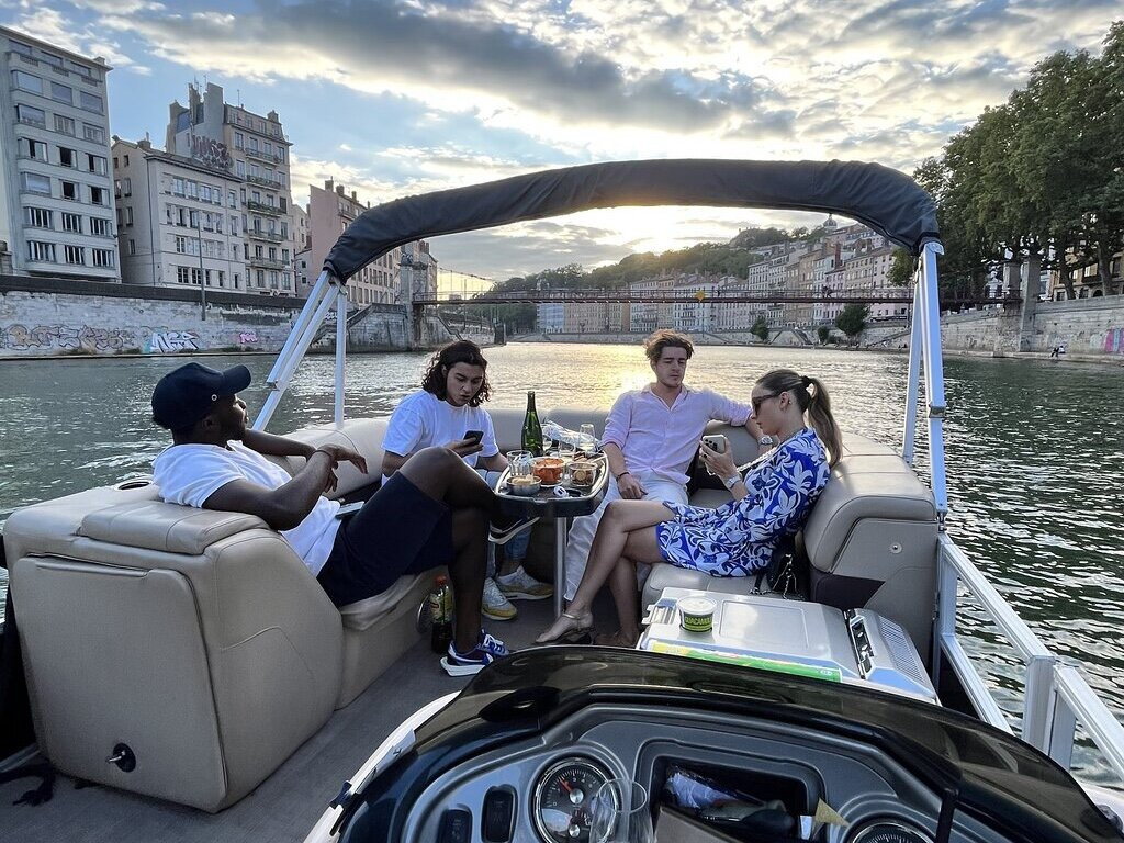 WaterTaxiLyon-里昂必去景点