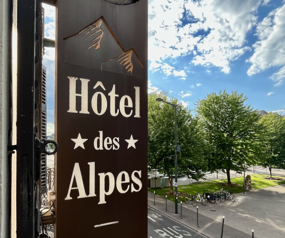 Hotel des Alpes主图
