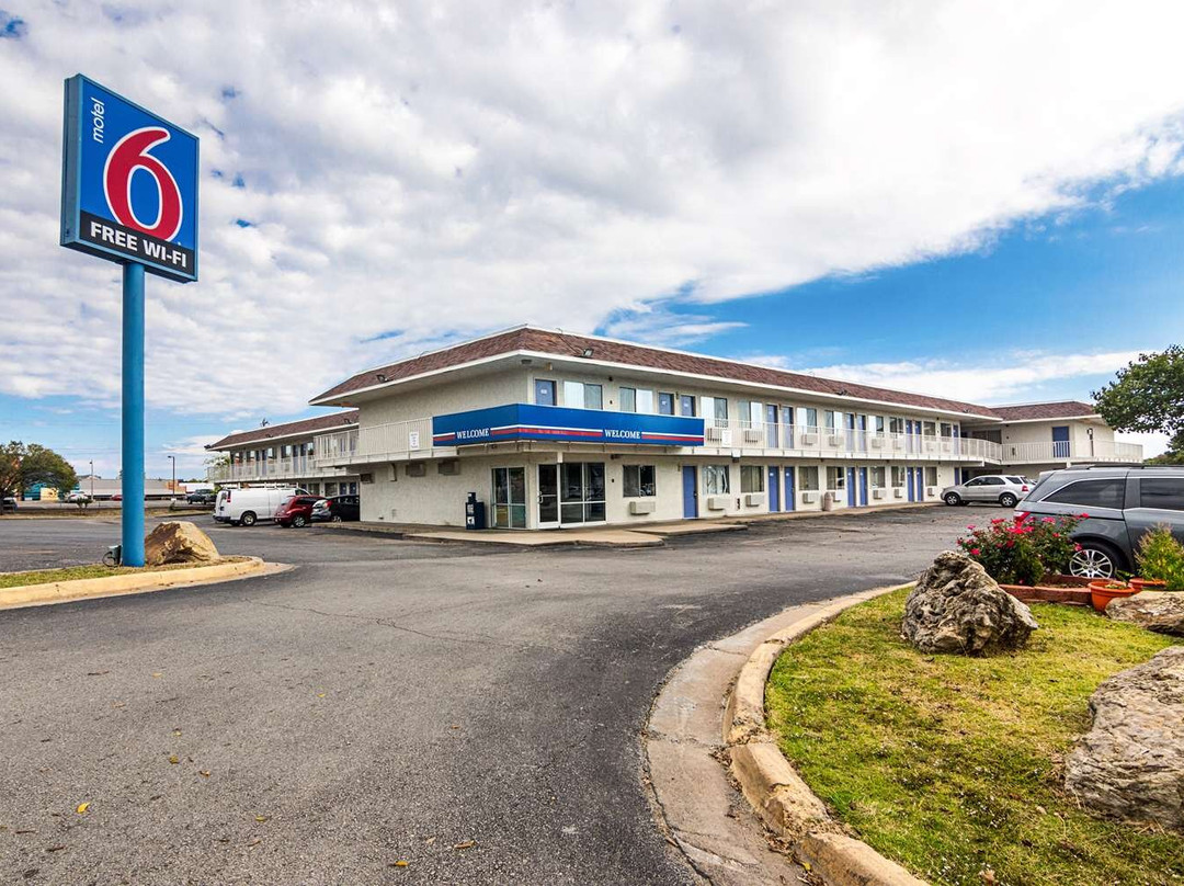 Motel 6 Ardmore