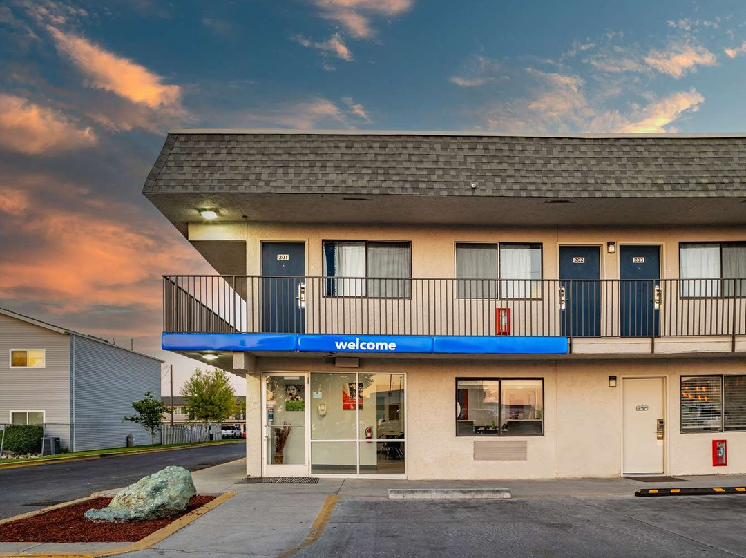 双子瀑布6号汽车旅馆