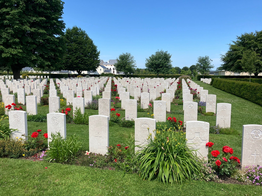 Bayeux War Cemetery-巴约必去景点