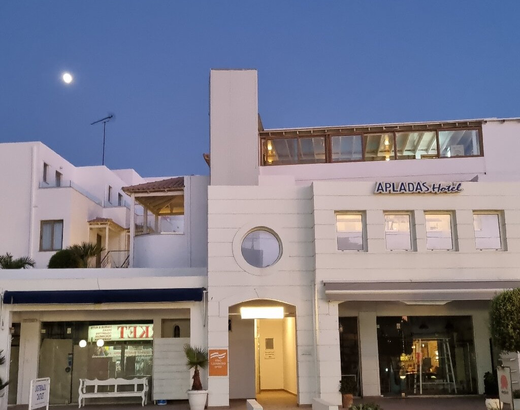 Apladas Apartments主图