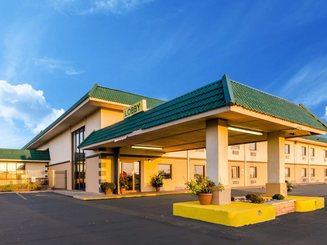 Sunflower Inn & Suites