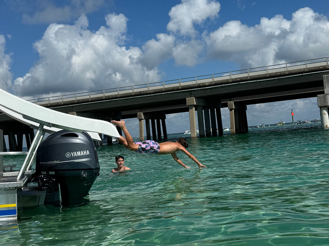 Double Fun Pontoon Rentals-德斯廷必去景点
