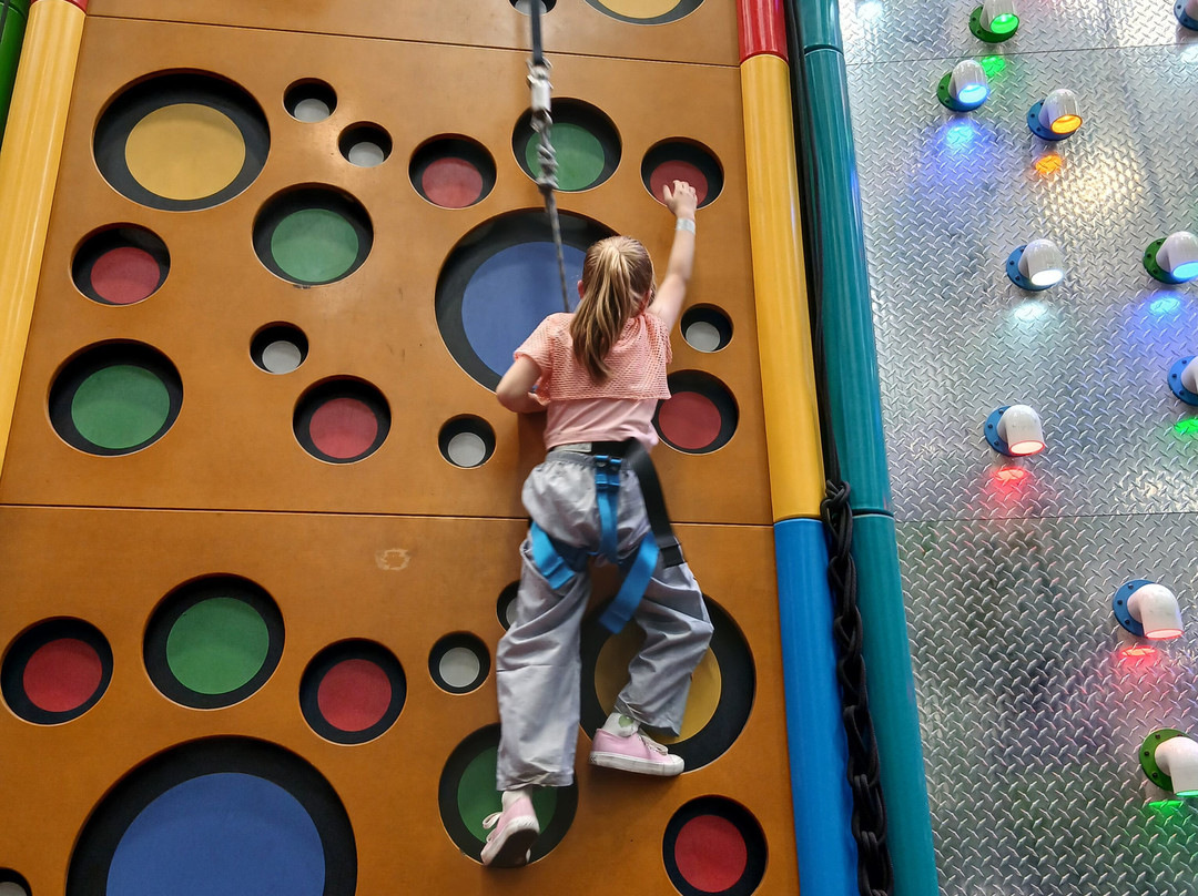 Summit Up Climbing-奥尔德姆必去景点