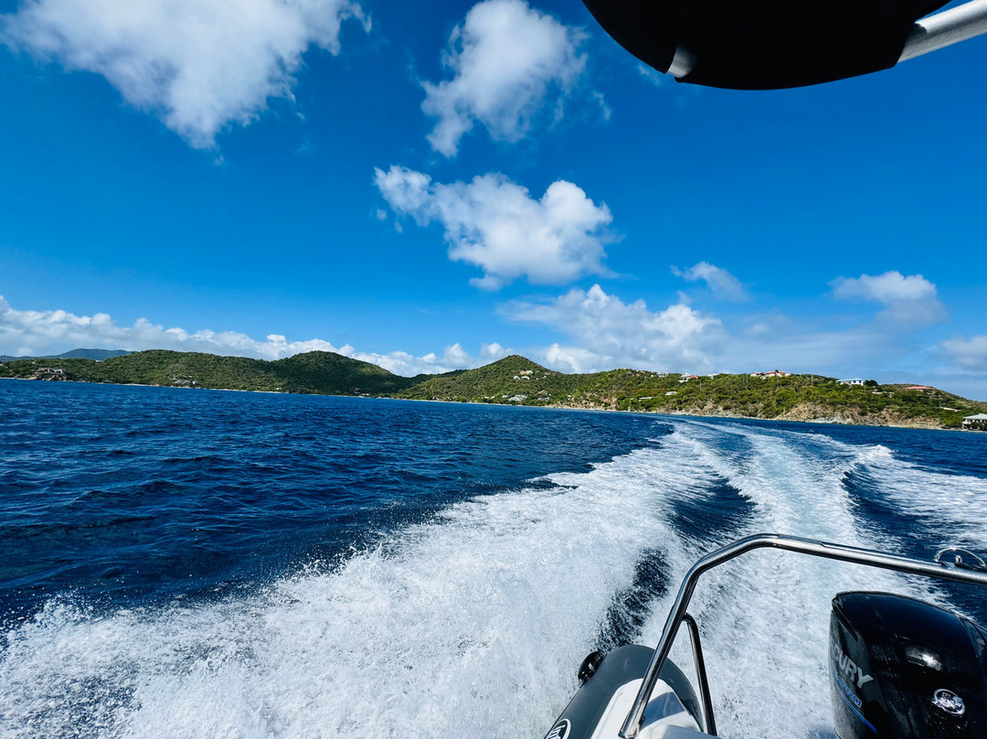 Dockside Dinghy-Coral Bay必去景点