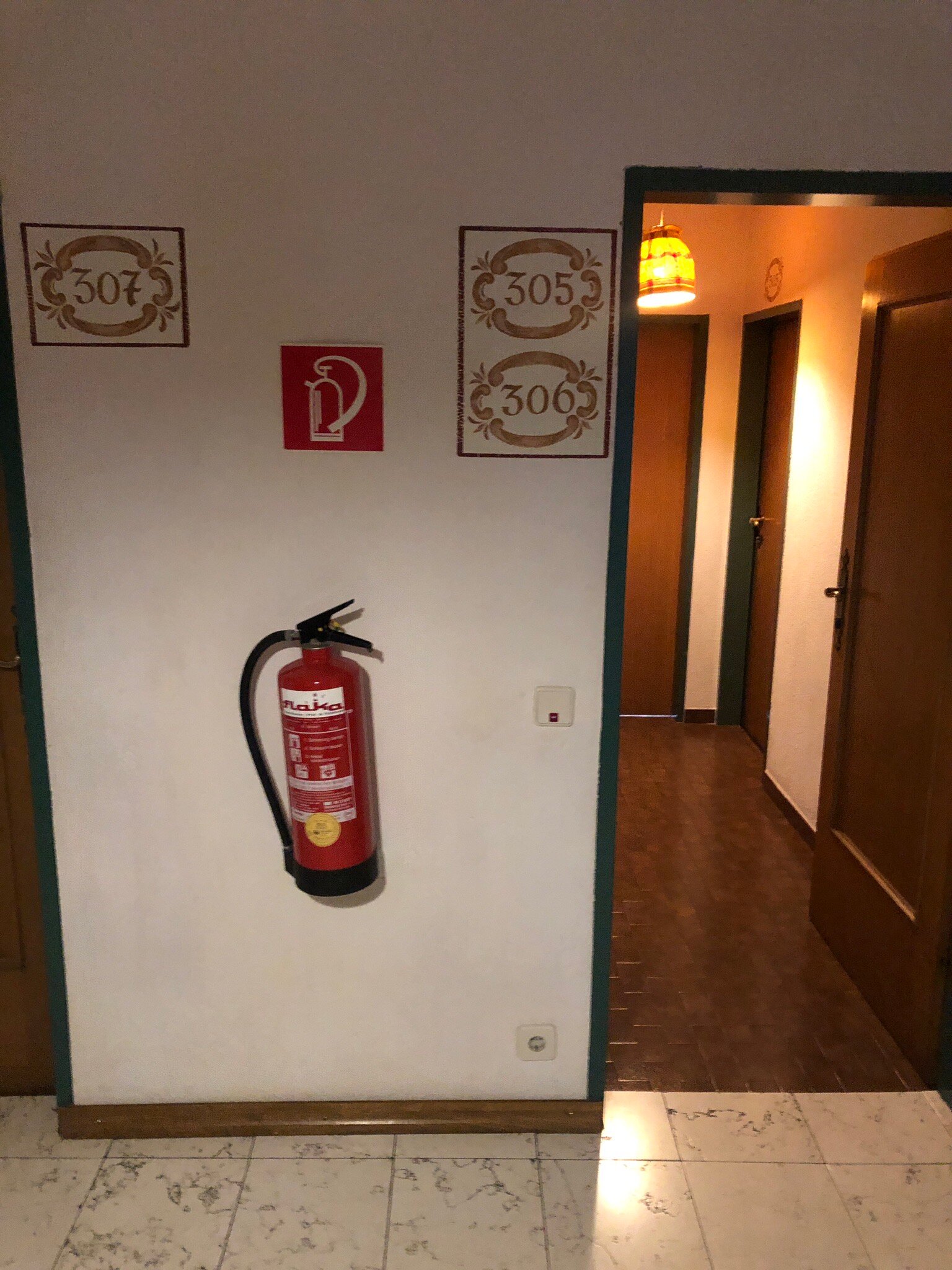 Schwarzer Adler-官方