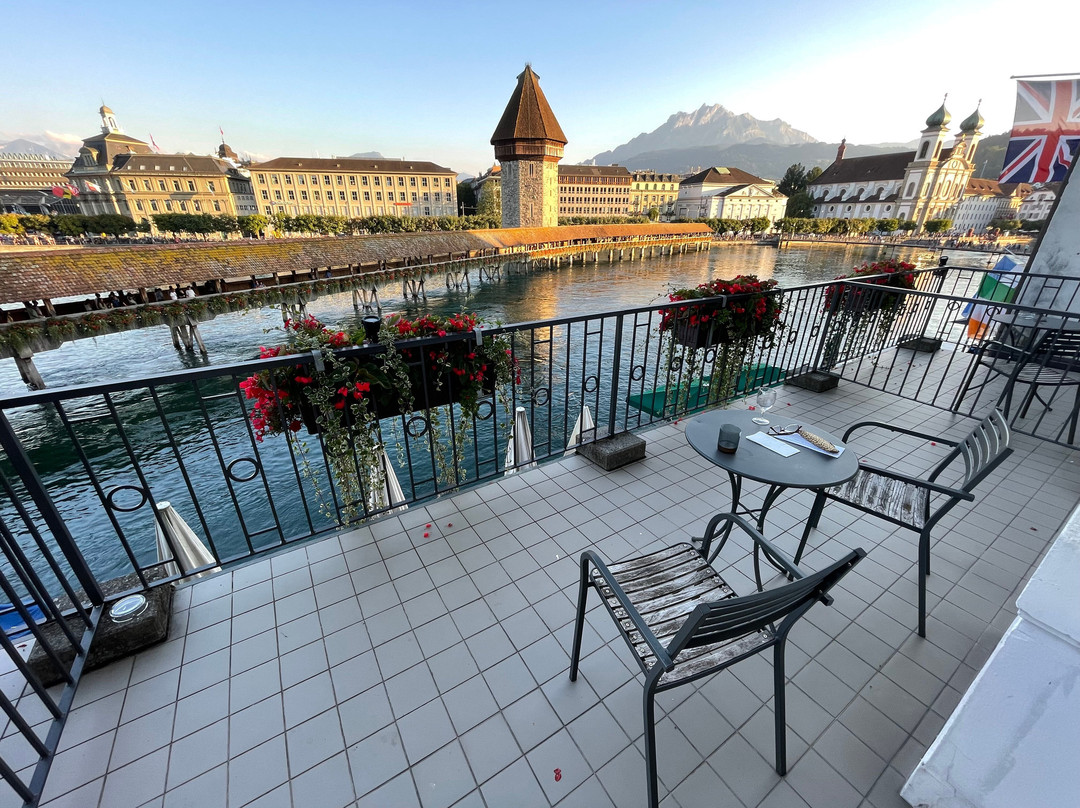 欧派斯酒店主图