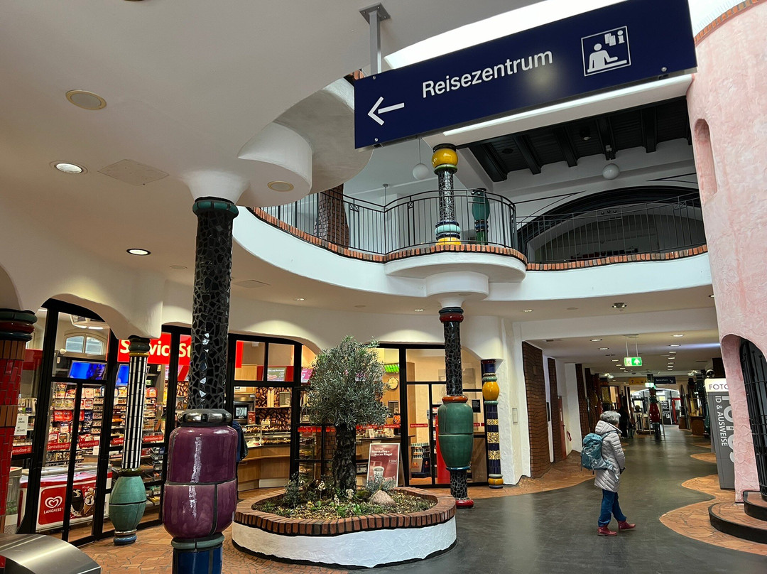 Hundertwasser-Bahnhof-于尔岑必去景点