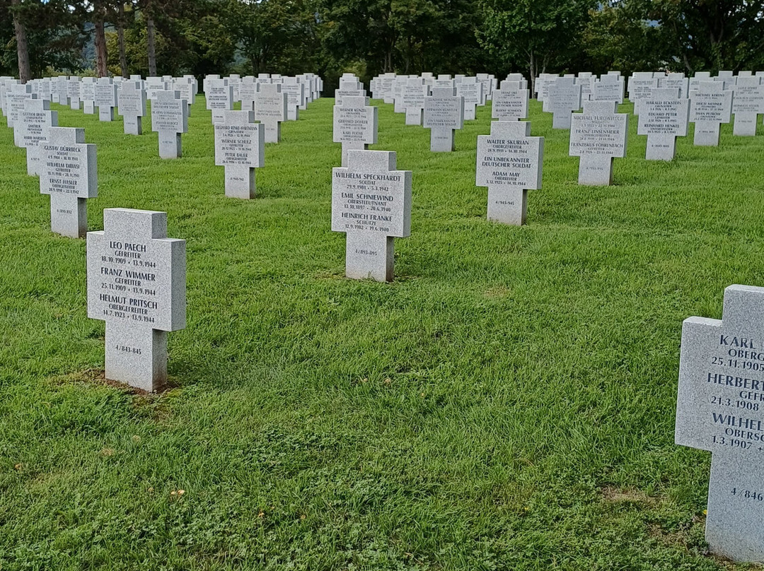 Cimetiere Militaire Allemand-贝格海姆必去景点