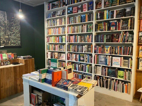 Which 3rd Avenue Books