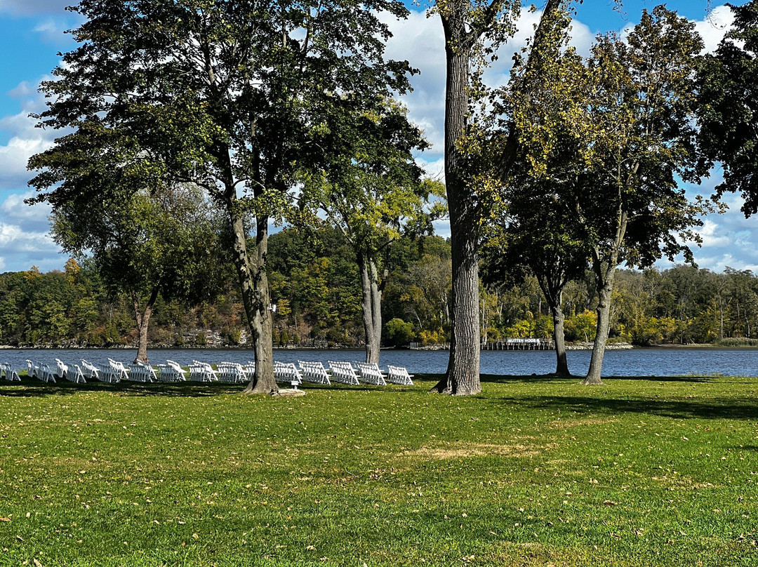 Patrick Henry's Waterfront Tavern