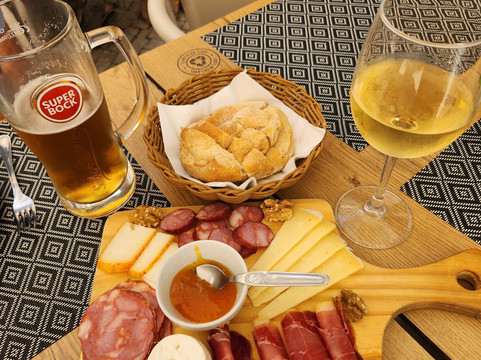 A Canoa Tapas Wine Bar