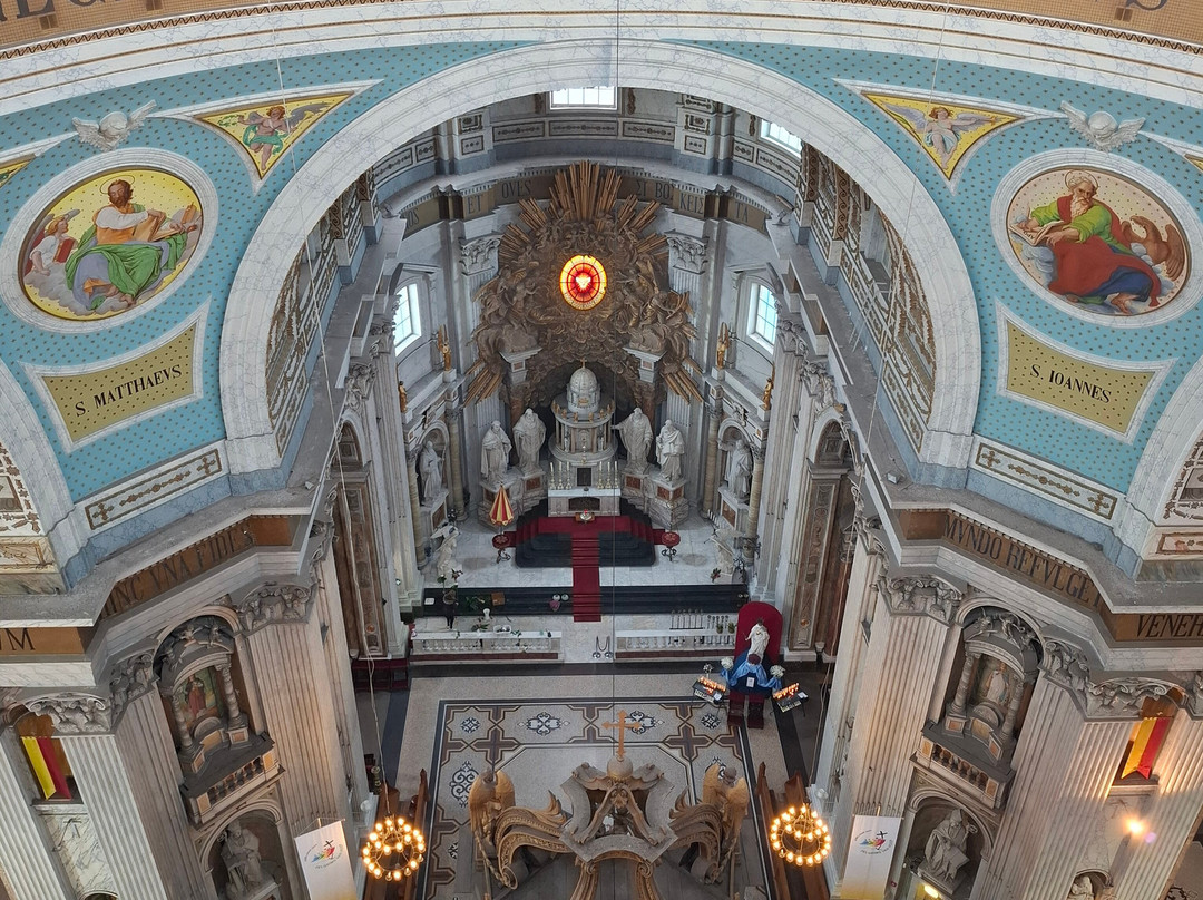 Basiliek H.H. Agatha and Barbara-Oudenbosch必去景点