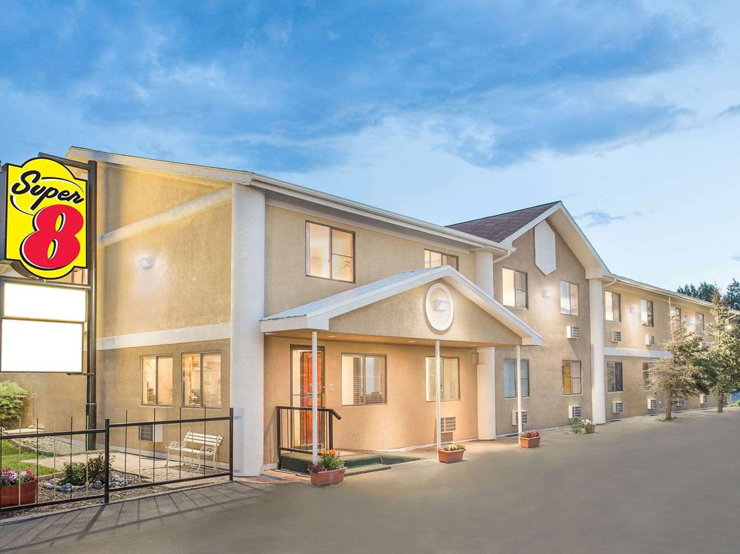 Super 8 by Wyndham Riverton