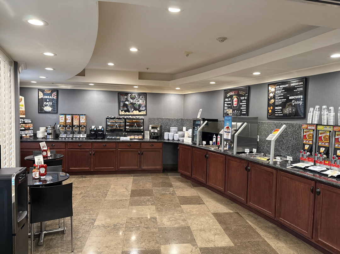 贝斯特韦斯特普拉斯阿维塔套房酒店主图