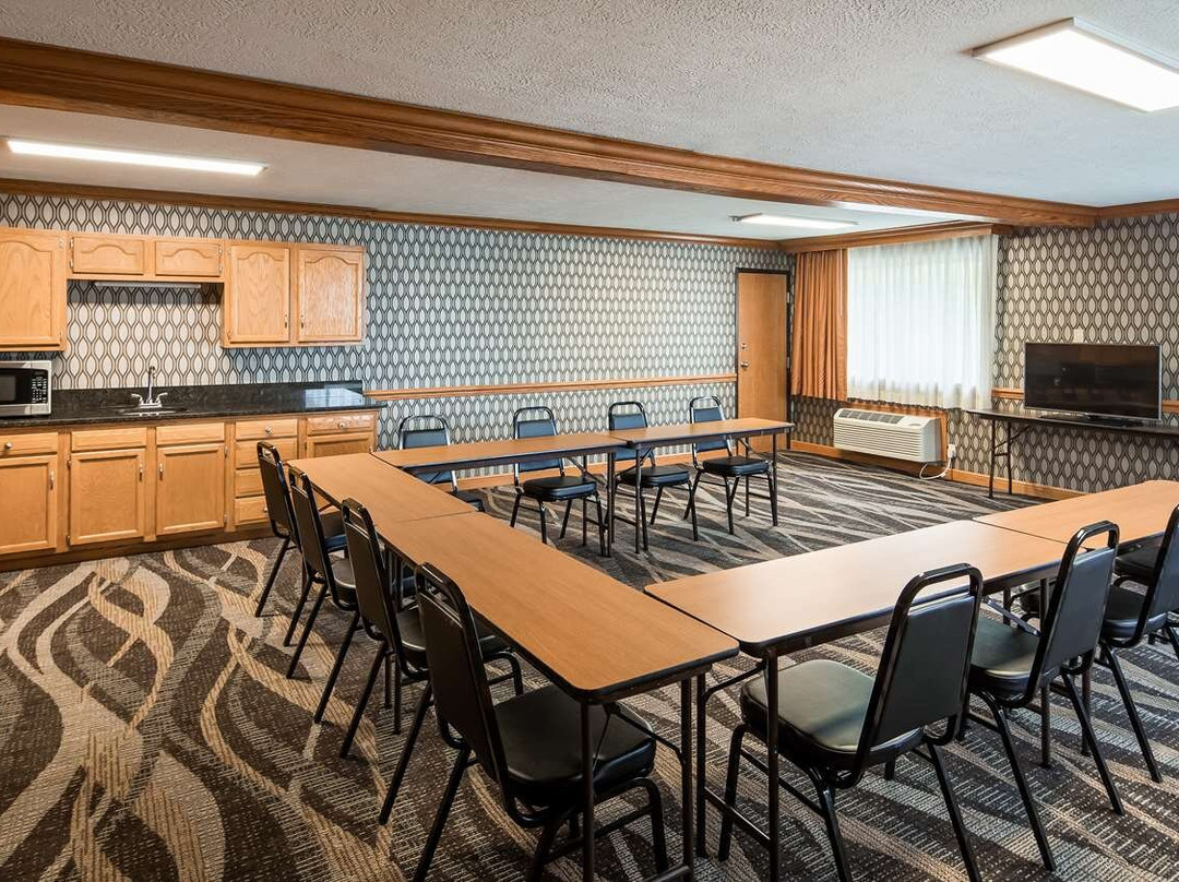 贝斯特韦斯特普勒斯北坎通旅馆&套房酒店主图