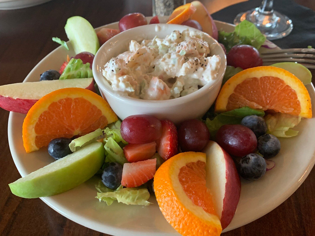 Divots Bar and Grill