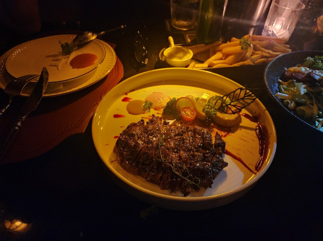 The Heo Bistro - Hidden Cocktail Bar and Kitchen