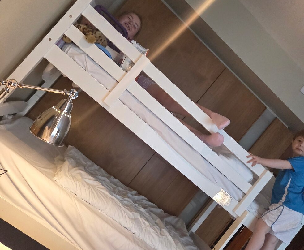 Manor West Hotel主图