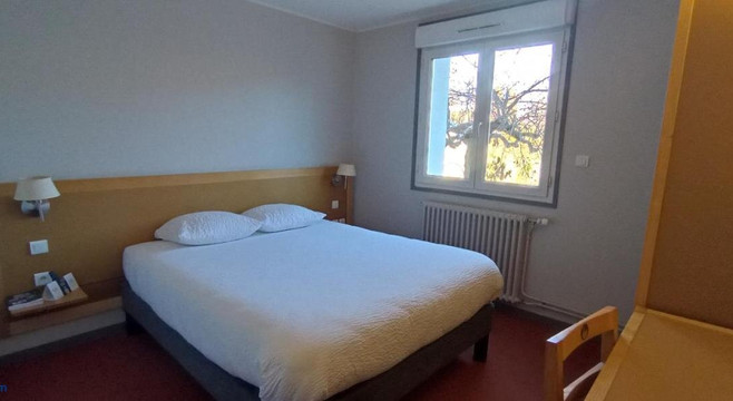 Le Pertuis酒店住宿-Hôtel Le Cygne