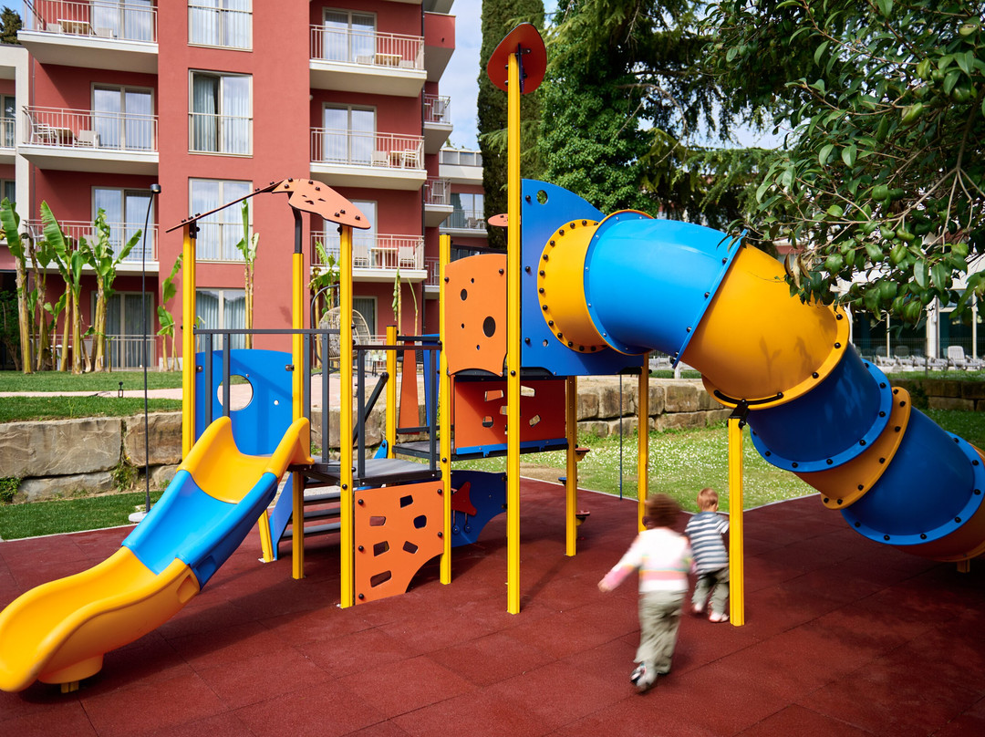 雷米森斯露西亚酒店主图