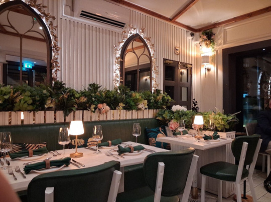 Gustavo Terrace, Bar & Kitchen