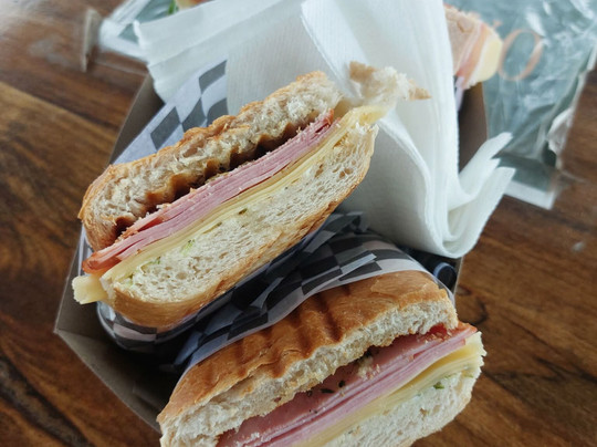 Del campo Sanguchería