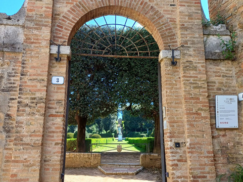 Horti Leonini-圣奎里科多尔恰必去景点