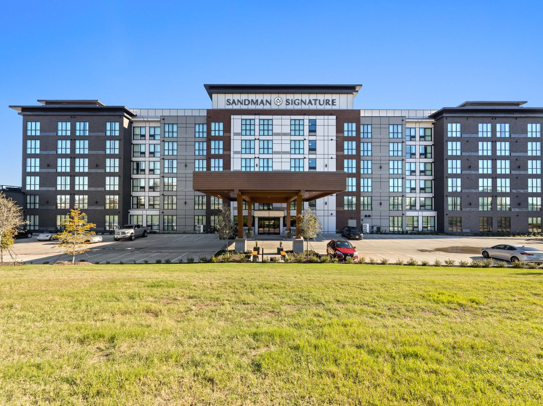 Sandman Signature Dallas-Las Colinas Hotel & Suites