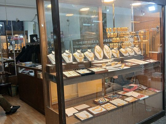 Ayvalık Çarşısı