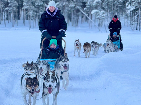 Happy Huskies-伊瓦洛必去景点
