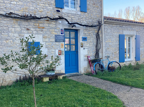 蔚蓝即时酒店主图